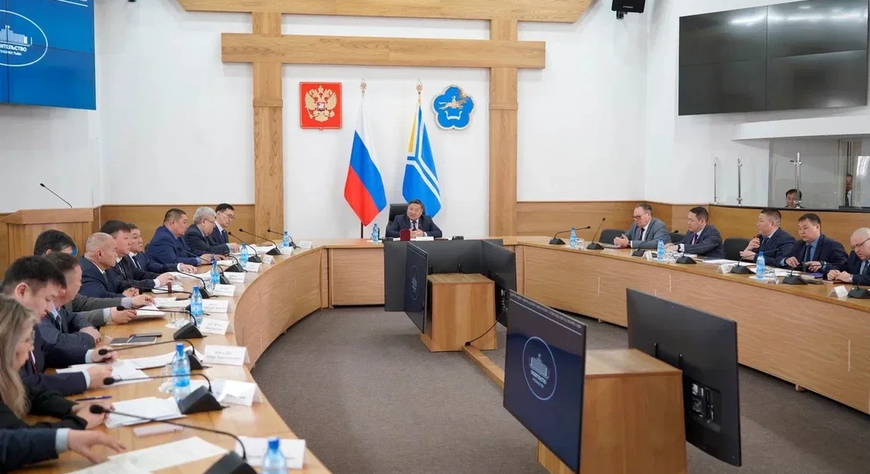 Владислав Ховалыг поручил продолжать выезды в районы для живого диалога с жителями