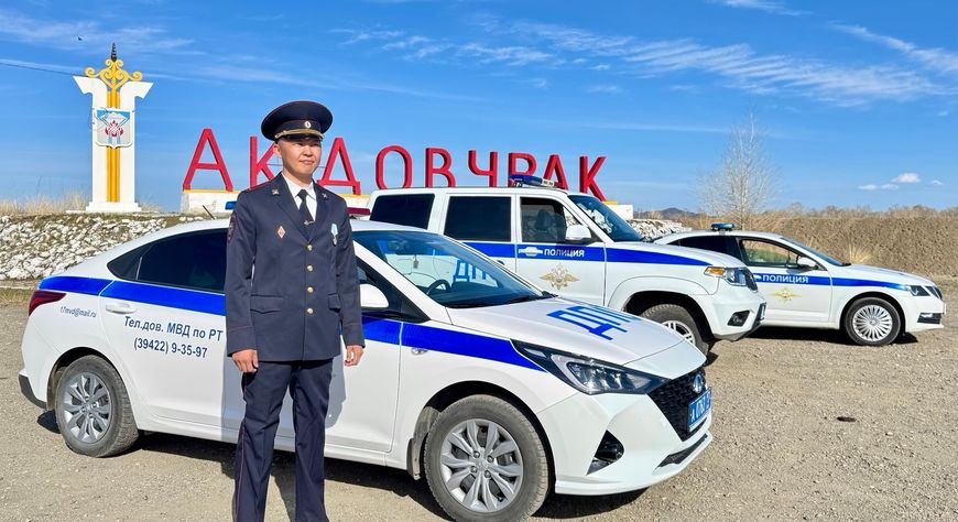 Инспекторы ДПС Тувы выявили поддельное водительское удостоверение и задержали человека в федеральном розыске