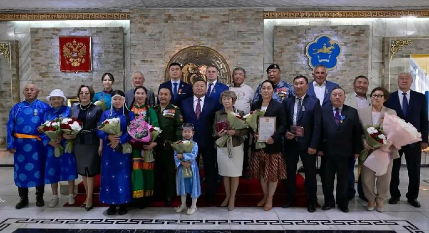 В Туве отметили День России вручением государственных наград
